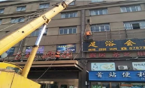 石柱安装较高的门店招牌有什么好的方法？